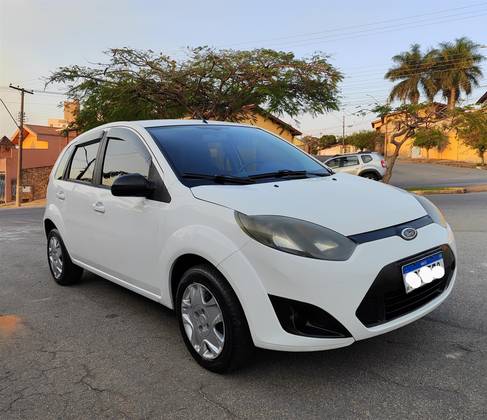FORD FIESTA 1.6 ROCAM 8V FLEX 4P MANUAL FORD FIESTA 1.6 ROCAM 8V FLEX 4P MANUAL